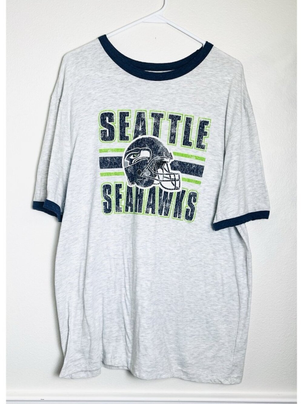NFL Team Apparel Seattle Seahawks Ringer Tee XL Men’s Retro Distressed T-shirt